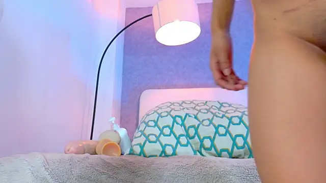 lanna w online show from December 4, 2025, 10:31 pm