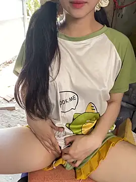 XndSeraphina online show from March 13, 2026, 4:39 am