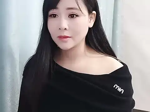 Snapshot of camilla-- chatting on November 21, 2025, 9:30 am camilla-- online show from November 21, 2025, 9:30 am