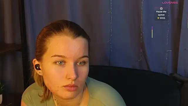 ImiMonroe online show from May 13, 2026, 4:41 am