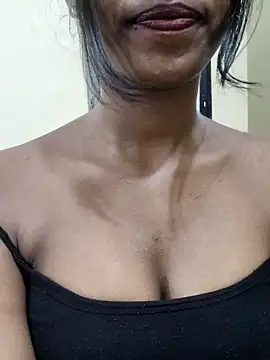 Snapshot of Simran_0011 chatting on December 21, 2025, 4:41 pm Simran 0011 online show from December 21, 2025, 4:41 pm