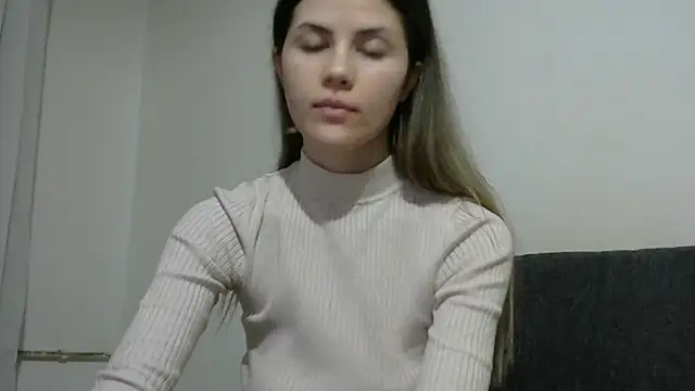 Erii18 online show from December 13, 2025, 8:04 pm