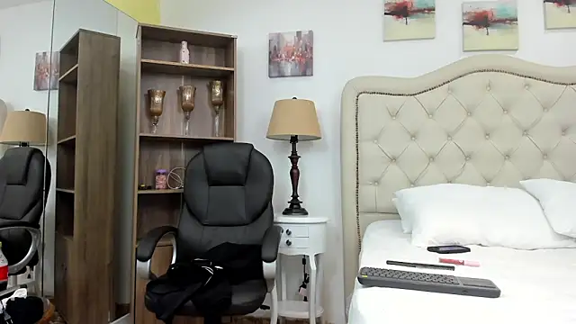 Snapshot of molly_madisson_ chatting on February 23, 2026, 12:17 pm molly madisson online show from February 23, 2026, 12:17 pm