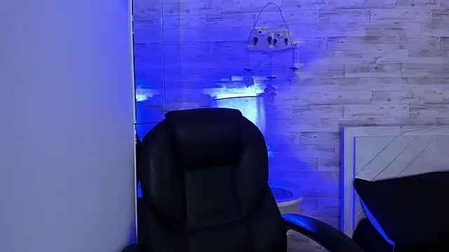 Emir Ozan  online show from February 11, 2026, 6:52 pm