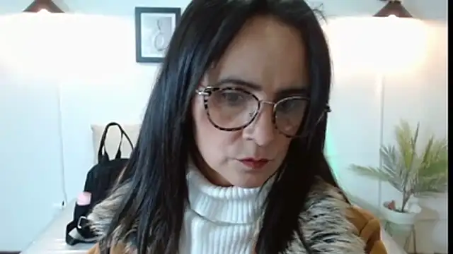 Juliana  lx online show from December 4, 2025, 12:59 pm