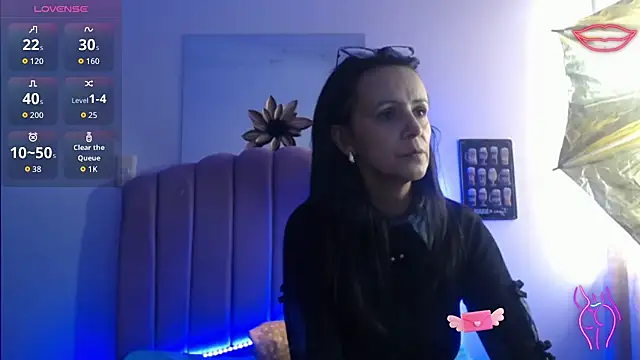 Juliana  lx online show from December 17, 2025, 1:16 pm