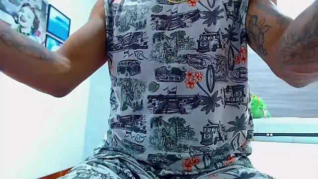 Hot Latino x online show from January 18, 2026, 12:41 pm