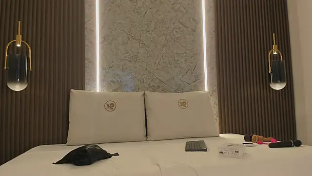 mia dollce online show from November 28, 2025, 11:43 am