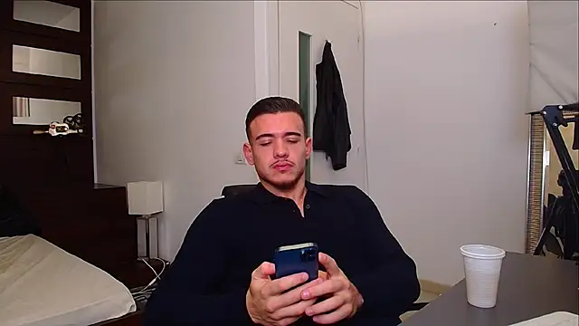 Snapshot of ElijahThorne chatting on November 24, 2025, 5:29 am ElijahThorne online show from November 24, 2025, 5:29 am