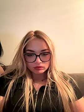 Snapshot of Ibolya_7 chatting on November 26, 2025, 4:18 pm Ibolya 7 online show from November 26, 2025, 4:18 pm