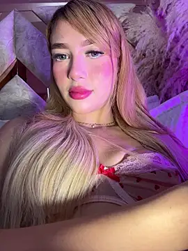 Snapshot of valeryfox__ chatting on December 18, 2025, 10:35 pm valeryfox online show from December 18, 2025, 10:35 pm