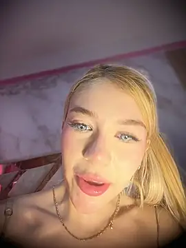 valeryfox   online show from March 6, 2026, 6:25 pm