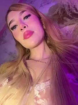 Snapshot of valeryfox__ chatting on December 22, 2025, 12:22 am valeryfox online show from December 22, 2025, 12:22 am