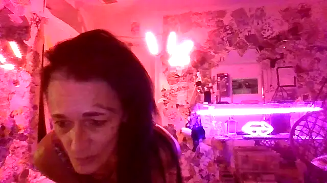 chaoticluvbug online show from December 23, 2025, 6:45 am