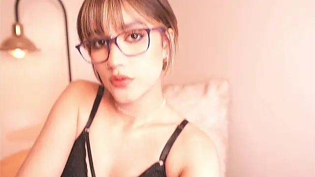 Mackenzie Lia online show from February 18, 2026, 7:54 pm