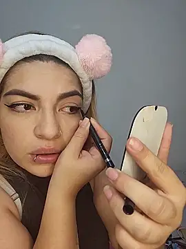 mila curvy online show from December 15, 2025, 5:35 am