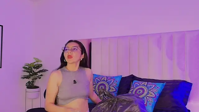 Snapshot of Mara_Wolf01 chatting on December 15, 2025, 8:36 pm Mara Wolf01 online show from December 15, 2025, 8:36 pm