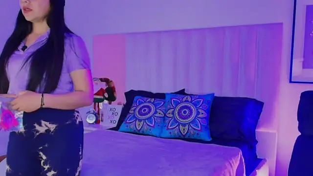 Snapshot of Mara_Wolf01 chatting on December 17, 2025, 8:25 pm Mara Wolf01 online show from December 17, 2025, 8:25 pm