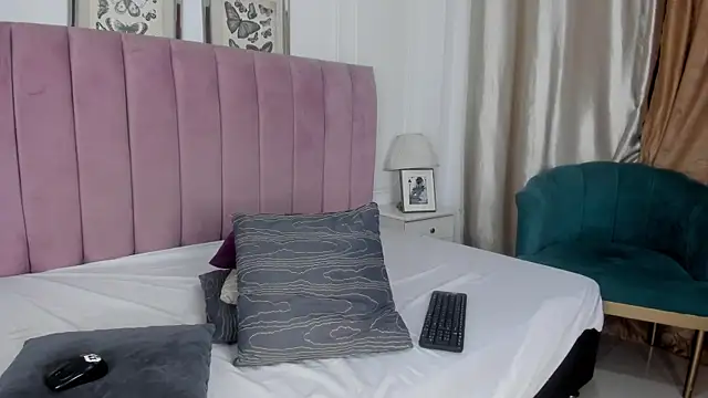 Snapshot of Bad_queen22 chatting on January 13, 2026, 6:17 am Bad queen22 online show from January 13, 2026, 6:17 am