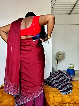 Desicouple1706 online show from April 7, 2026, 4:47 am