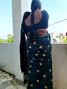 Desicouple1706 online show from April 13, 2026, 4:49 am