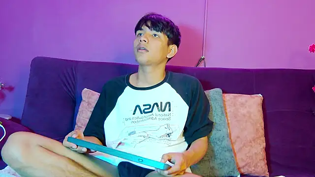 Snapshot of Liam_Sinclair chatting on February 9, 2026, 7:34 pm Liam Sinclair online show from February 9, 2026, 7:34 pm