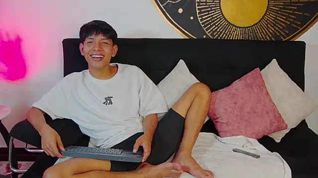 Snapshot of Liam_Sinclair chatting on February 17, 2026, 8:39 pm Liam Sinclair online show from February 17, 2026, 8:39 pm