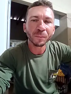 Snapshot of RobertoLuiz84 chatting on February 16, 2026, 5:00 pm RobertoLuiz84 online show from February 16, 2026, 5:00 pm