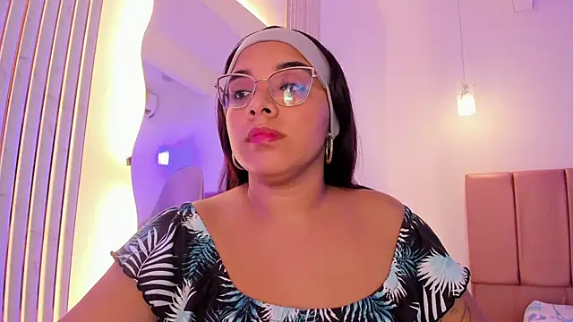 Snapshot of BrianaMyers chatting on December 4, 2025, 7:35 pm BrianaMyers online show from December 4, 2025, 7:35 pm