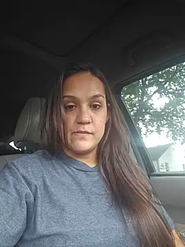 EllaEsEstrella online show from August 7, 2026, 4:35 pm