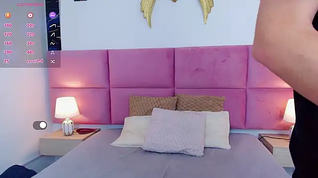 Skyee angel online show from February 25, 2026, 7:36 pm