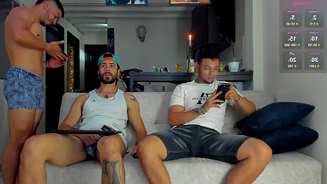 Snapshot of heteros_curious chatting on January 16, 2026, 11:53 pm heteros curious online show from January 16, 2026, 11:53 pm