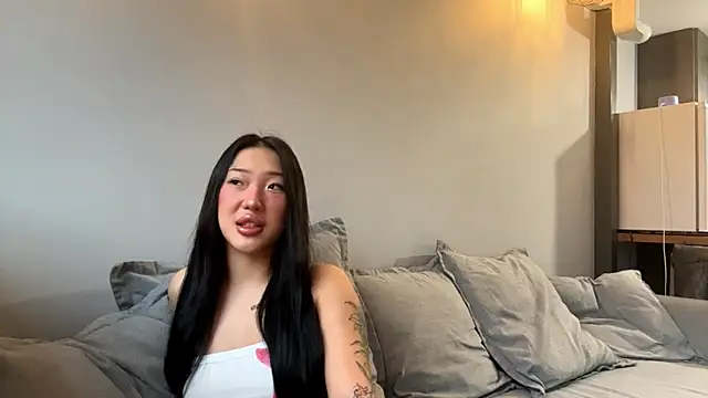 EIeniVanwart online show from November 26, 2025, 7:52 am