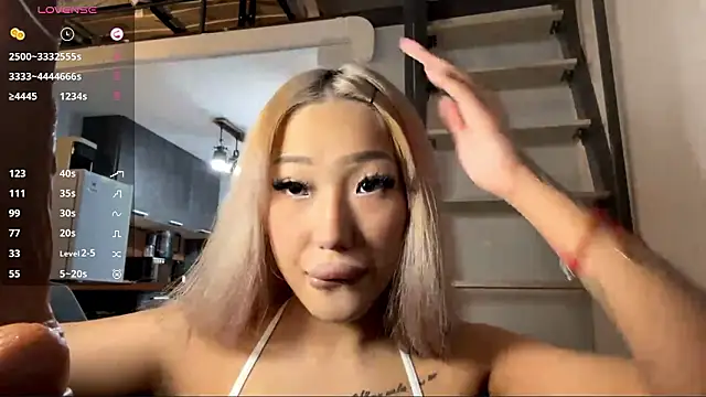 EIeniVanwart online show from February 5, 2026, 3:52 pm