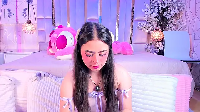 Naomistart online show from June 12, 2026, 5:49 am