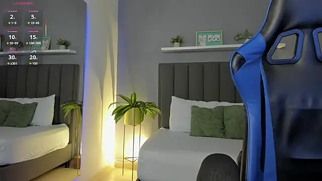 Snapshot of lindaa_natashaa_ chatting on November 28, 2025, 2:23 am lindaa natashaa online show from November 28, 2025, 2:23 am