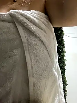 Snapshot of emiirosse chatting on January 9, 2026, 1:45 am emiirosse online show from January 9, 2026, 1:45 am