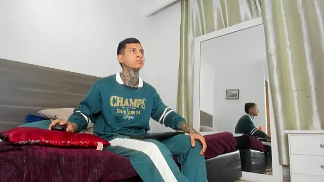 Andrew sanders68 online show from December 3, 2025, 11:25 pm