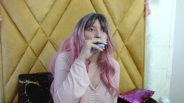 Snapshot of CandySwan chatting on December 18, 2025, 3:55 am CandySwan online show from December 18, 2025, 3:55 am