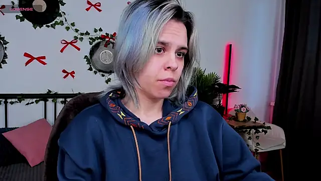 LiraBelle online show from April 17, 2026, 3:09 am