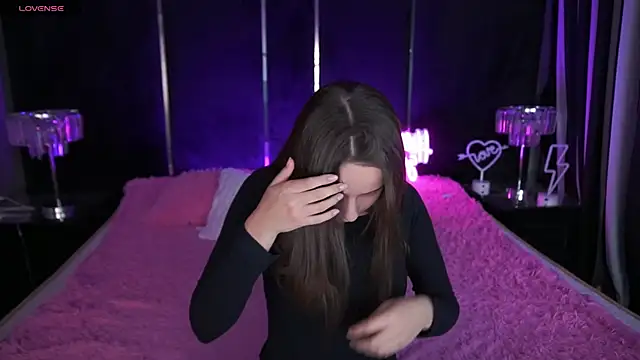 TinyNatalie online show from December 2, 2025, 3:47 pm