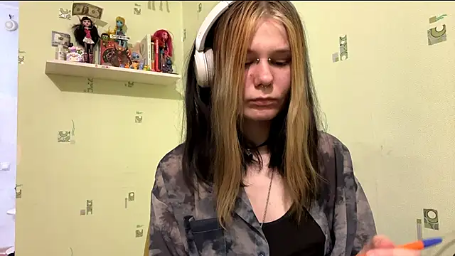 Snapshot of TraceeSchutt chatting on January 10, 2026, 7:53 pm TraceeSchutt online show from January 10, 2026, 7:53 pm