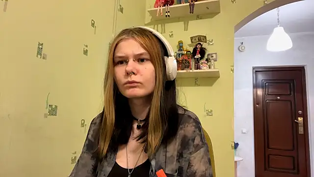 Snapshot of TraceeSchutt chatting on January 7, 2026, 11:10 pm TraceeSchutt online show from January 7, 2026, 11:10 pm