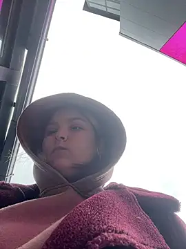 Snapshot of KateBurlesk chatting on March 4, 2026, 9:06 am KateBurlesk online show from March 4, 2026, 9:06 am