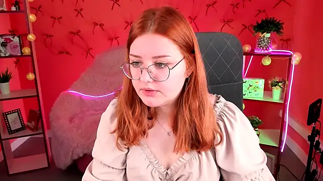 StaceyJensen online show from December 2, 2025, 9:22 am