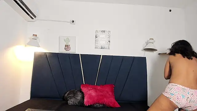 Snapshot of naomi_x0 chatting on February 28, 2026, 5:40 am naomi x0 online show from February 28, 2026, 5:40 am