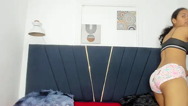 Snapshot of naomi_x0 chatting on February 14, 2026, 12:16 pm naomi x0 online show from February 14, 2026, 12:16 pm