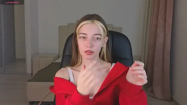 MILLIE MUR online show from January 13, 2026, 5:11 am