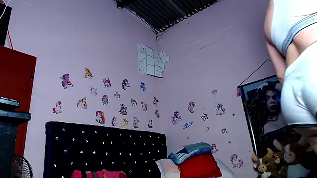 ShantalTsFox online show from April 9, 2026, 6:19 am