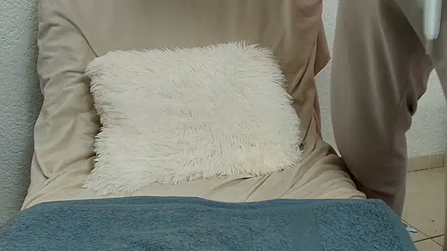 Daisuke 01 online show from December 14, 2025, 4:40 am